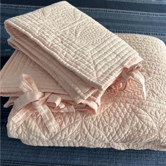 Pottery Barn Light Pink Queen Quilt With Matching Shams - Picture 1 of 10